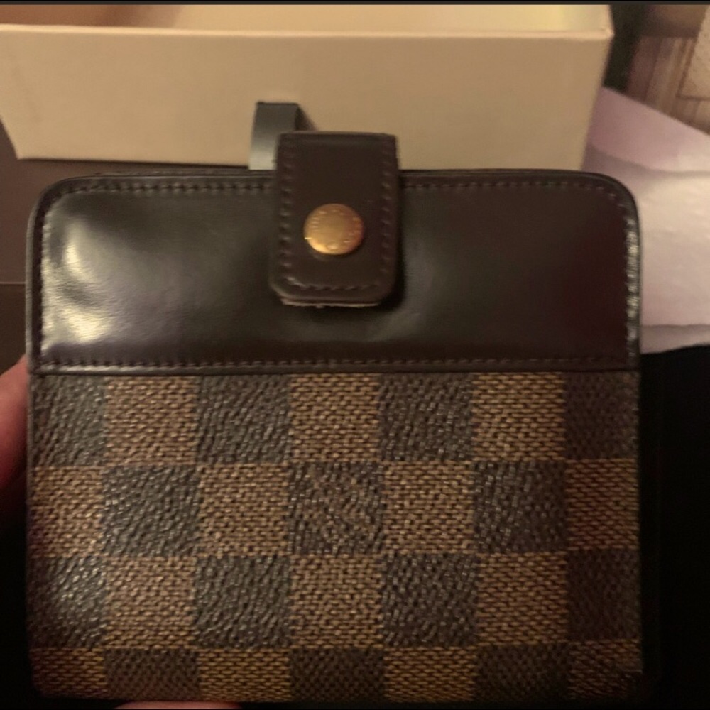 😍😍😍😍Louise Ebene Vuitton folded wallet